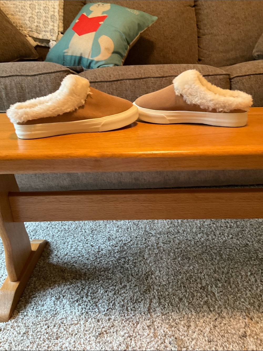 Minnetonka Women’s Size 6 Slip On Leather Upper Slippers, Great Condition - Picture 5 of 8